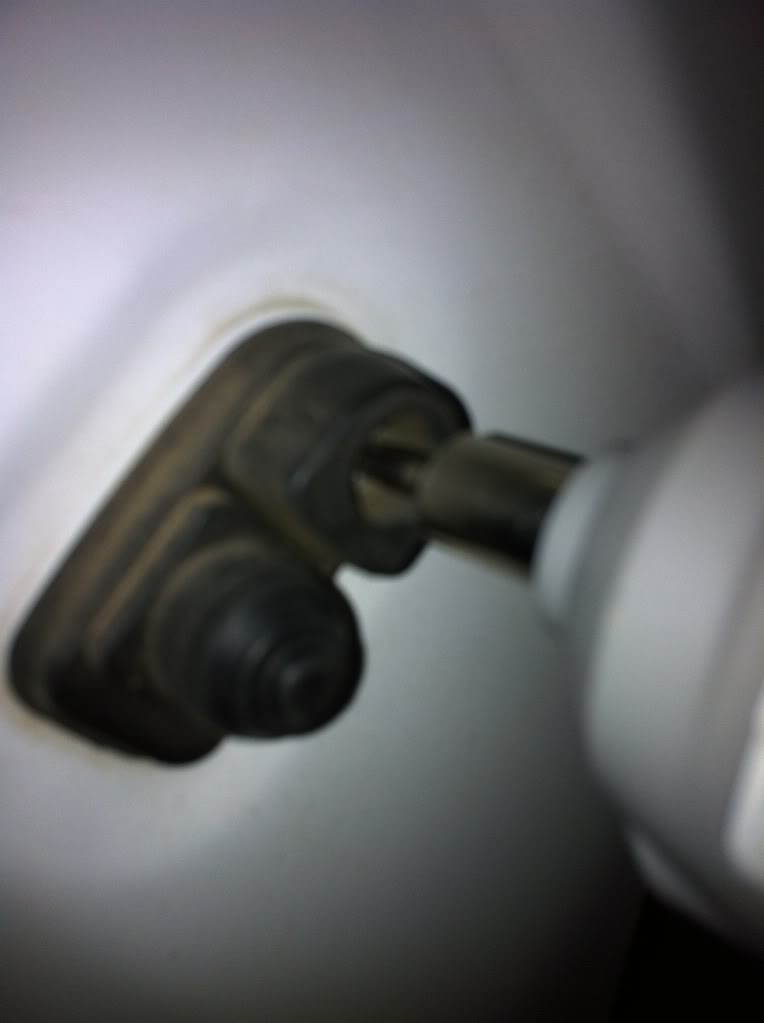 Key is out and you open driver door but radio/CD player wont turn off