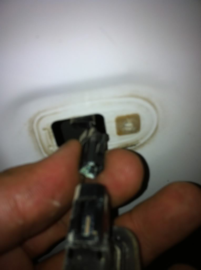 Key is out and you open driver door but radio/CD player wont turn off