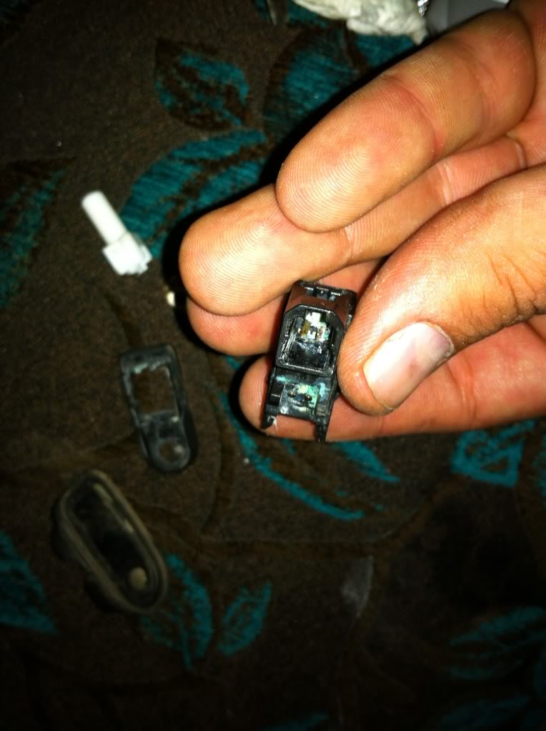 Key is out and you open driver door but radio/CD player wont turn off