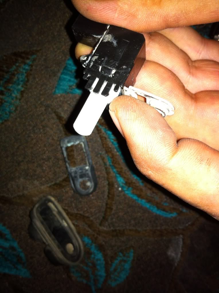 Key is out and you open driver door but radio/CD player wont turn off