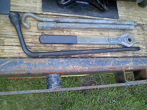 hummer scissor jacks military-aapoiu.jpg